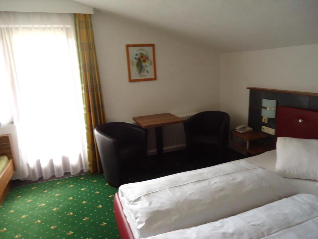 Hotel Dorfgasthof Schloesslstube Stuhlfelden Номер фото