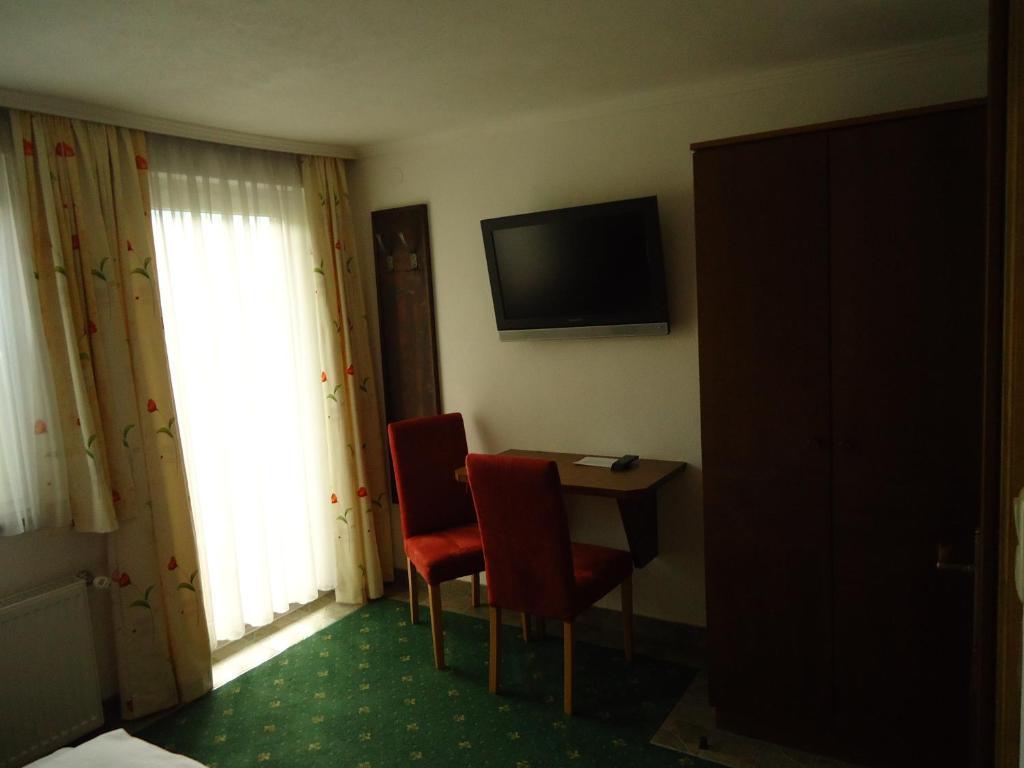 Hotel Dorfgasthof Schloesslstube Stuhlfelden Номер фото