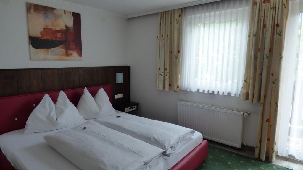 Hotel Dorfgasthof Schloesslstube Stuhlfelden Екстер'єр фото